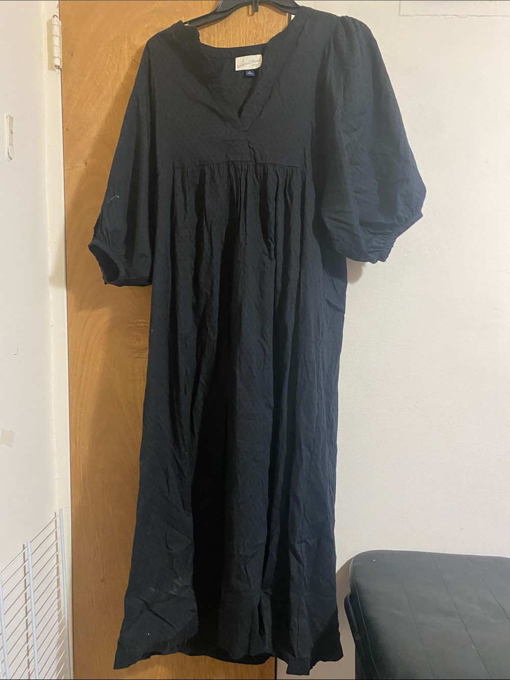 Universal Thread Black Puff-Sleeve Midi Dress 2 pockets,  very good condition!
